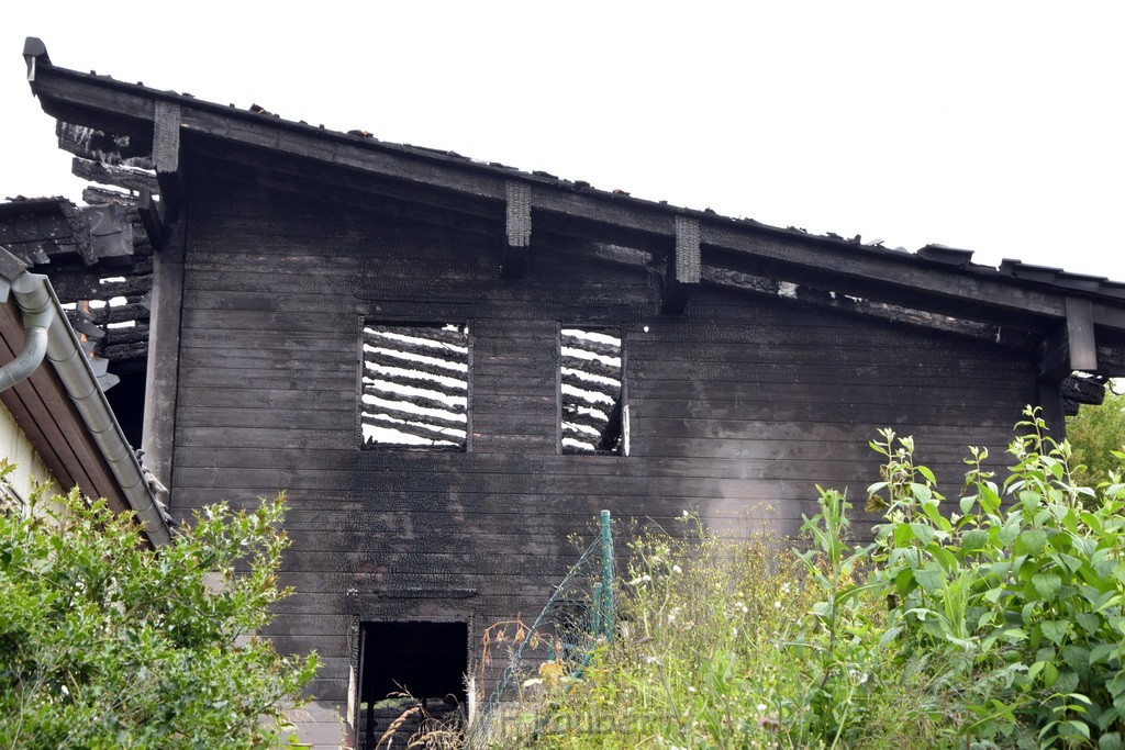 Schwerer Brand in Einfamilien Haus Roesrath Rambruecken P090.JPG - Miklos Laubert